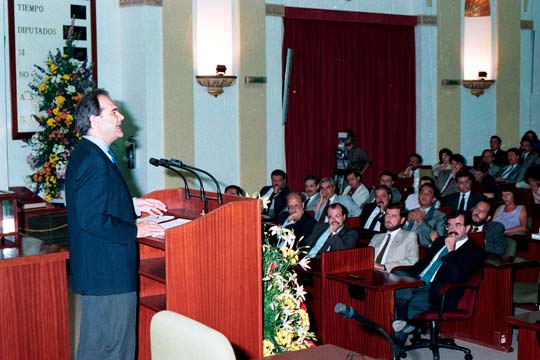 Imagen de Manuel Chaves es elegido presidente de la Junta de Andalucía